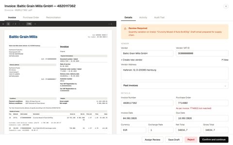 Een factuur in Claridy met links het document en rechts wat de agent heeft gevonden: het ordernummer matcht niet en het aantal op één regel wijkt af.